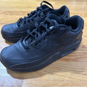 Triple Black Nike Air Max Kids 4.5Y / Women’s 6.5